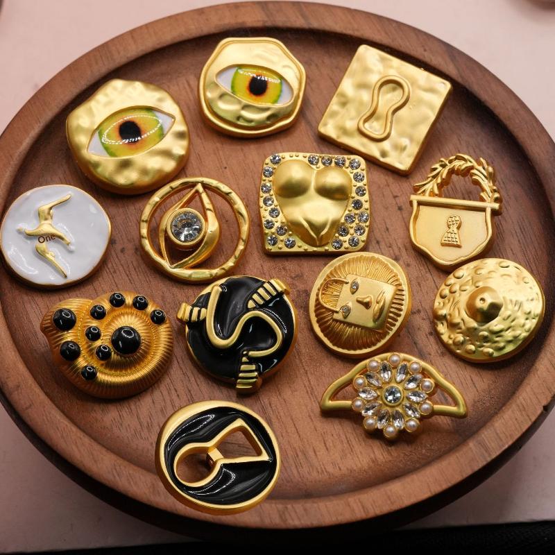 Vintage Collectible Buttons - กระดุมโลหะวินเทจรูปหัวใจ สำหรับตกแต่งเสื้อผ้า กระเป๋า งานฝีมือ DIY