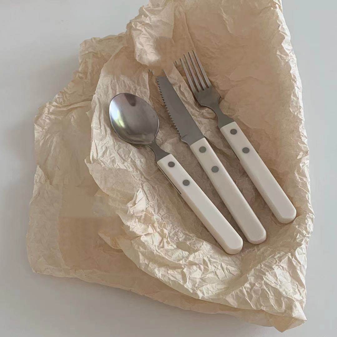 Vintage Collectible Spoons - ชุดมีด ส้อม ช้อนเนย สไตล์วินเทจฝรั่งเศส สีขาวนม 4